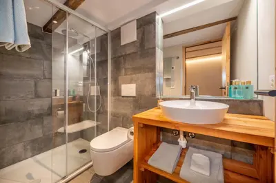 Ein Badezimmer in der Unterkunft The Maisonette, the luxury edition in the center by Inspiring Places Zermatt