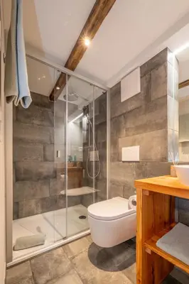 Ein Badezimmer in der Unterkunft The Maisonette, the luxury edition in the center by Inspiring Places Zermatt