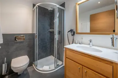 Ein Badezimmer in der Unterkunft City peak Studio 1 by Inspiringplaces Zermatt