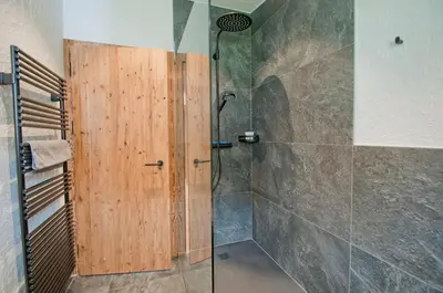 Ein Badezimmer in der Unterkunft Aletschhorn, Chalet Wiedersehen