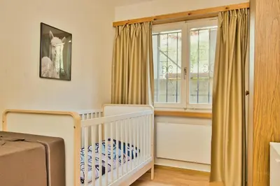 Ein Bett oder Betten in einem Zimmer der Unterkunft Apartment by Lake Brienz with lake view