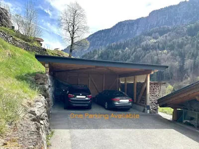 Ein allgemeiner Bergblick oder ein Berglick von des Ferienhauses aus