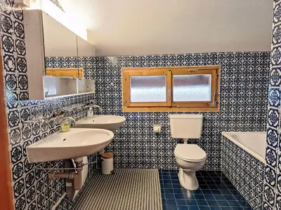 Ein Badezimmer in der Unterkunft Apartment WOKA 1 by Interhome