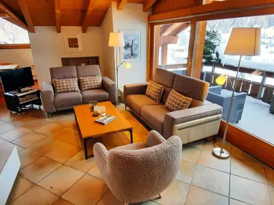 Ein Sitzbereich in der Unterkunft Apartment Chalet Abendrot apARTments-31 by Interhome