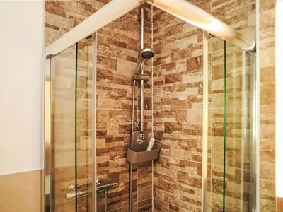 Ein Badezimmer in der Unterkunft Apartment Rosablanche C32 by Interhome
