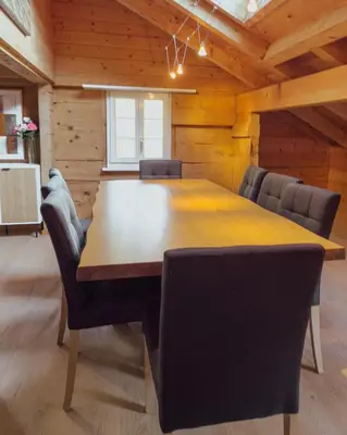 Ein Sitzbereich in der Unterkunft Grosszügige Wohnung Leiterli