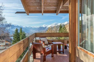 Ein allgemeiner Bergblick oder ein Berglick von der Ferienwohnung aus