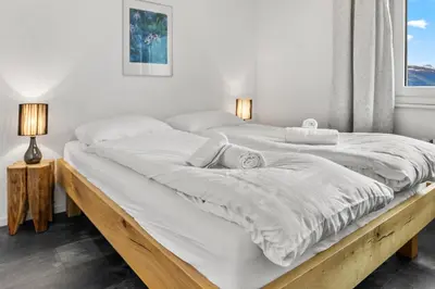 Ein Bett oder Betten in einem Zimmer der Unterkunft Crans-Montana 6 pers, grand appart rénové avec balcon, vue & parking