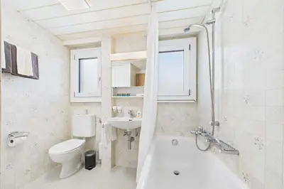 Ein Badezimmer in der Unterkunft Family-friendly apartment with mountain views