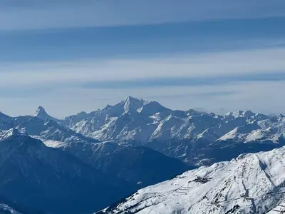 Ein allgemeiner Bergblick oder ein Berglick von des Ferienhauses aus