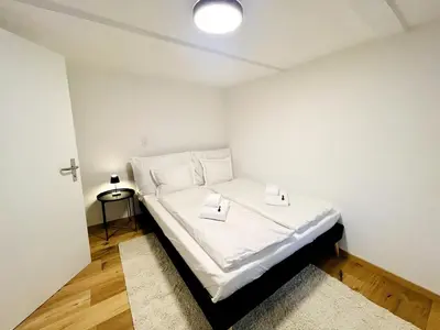 Ein Bett oder Betten in einem Zimmer der Unterkunft -TheUrbanist- Central 2 BD Free Parking Fast WiFi