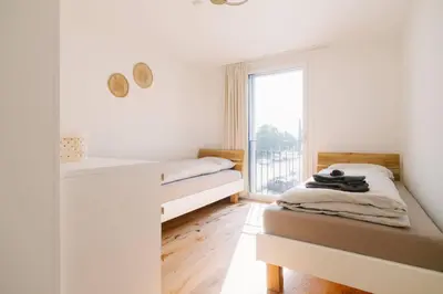 Ein Bett oder Betten in einem Zimmer der Unterkunft Apartment Mönch in See- und Bergnähe, modern, mit Balkon, 4 Gäste