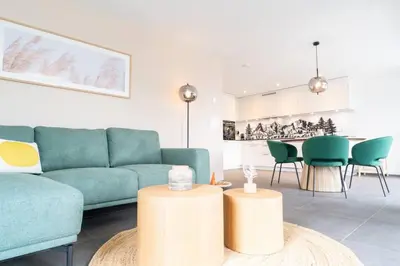 Ein Sitzbereich in der Unterkunft Apartment Mönch in See- und Bergnähe, modern, mit Balkon, 4 Gäste