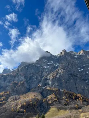 Ein allgemeiner Bergblick oder ein Berglick von der Ferienwohnung aus