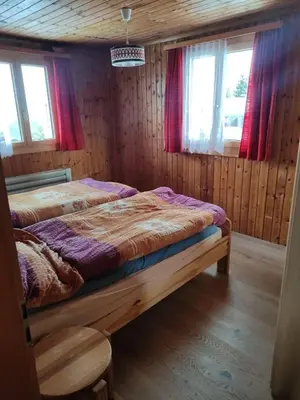 Ein Bett oder Betten in einem Zimmer der Unterkunft Chalet Lueg uf Belalp