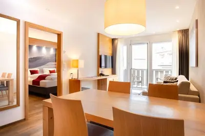 Ein Bett oder Betten in einem Zimmer der Unterkunft Apartment Crown Andermatt-16