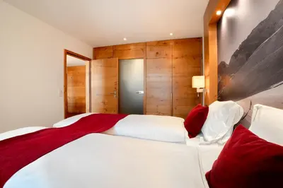 Ein Bett oder Betten in einem Zimmer der Unterkunft Apartment Crown Andermatt-6