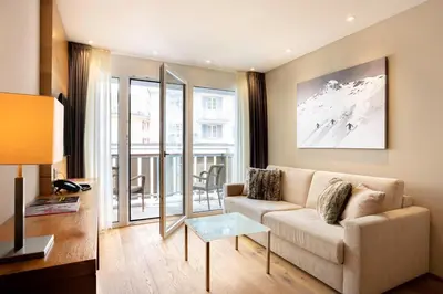Ein Sitzbereich in der Unterkunft Apartment Crown Andermatt-7
