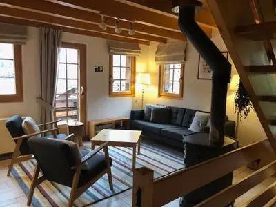 Ein Sitzbereich in der Unterkunft En Anniviers, chalet cosy au centre du village de Saint Jean