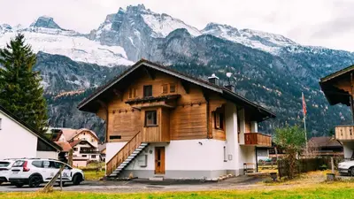 Ein allgemeiner Bergblick oder ein Berglick von der Ferienwohnung aus