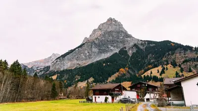 Ein allgemeiner Bergblick oder ein Berglick von der Ferienwohnung aus