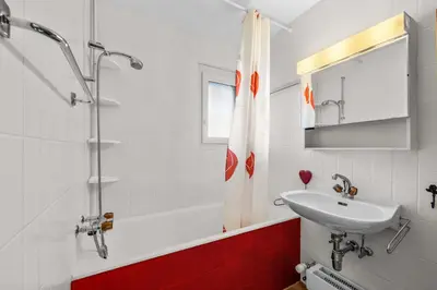 Ein Badezimmer in der Unterkunft Anemones 15 - 7 pers - centre & piscine