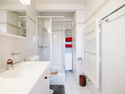 Ein Badezimmer in der Unterkunft Apartment Steamboat Suite in See- und Bergnähe, 4 Gäste, Balkon mit Aussicht