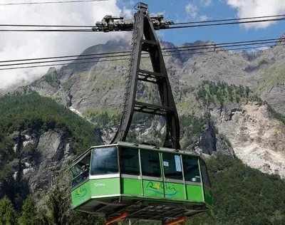 Ein allgemeiner Bergblick oder ein Berglick von des Ferienhauses aus