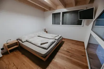 Ein Bett oder Betten in einem Zimmer der Unterkunft Rothorn- grosse, moderne Dachwohnung mit fantastischer Aussicht