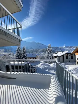 Ein allgemeiner Bergblick oder ein Berglick von der Ferienwohnung aus