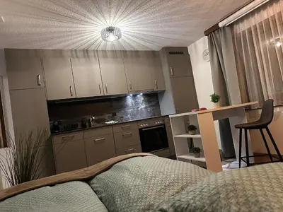 Küche/Küchenzeile in der Unterkunft Haus Silence - Berge & Sonne im Saastal Ski Wandern Familie Haustiere