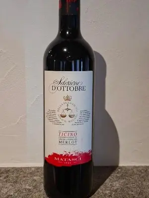 Getränke in der Unterkunft Grotto osteria di Baloi