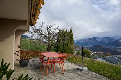 Ein allgemeiner Bergblick oder ein Berglick von der Ferienwohnung aus
