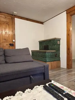 Ein Sitzbereich in der Unterkunft zentrale Ferienwohnungen in Frutigen