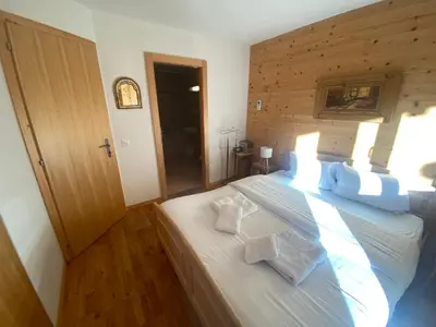 Ein Bett oder Betten in einem Zimmer der Unterkunft Chalet Les Brantes, refuge atypique a Veysonnaz
