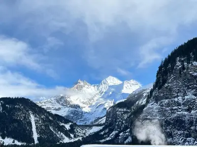Ein allgemeiner Bergblick oder ein Berglick von der Ferienwohnung aus