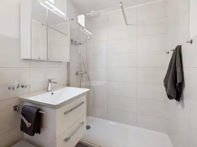 Ein Badezimmer in der Unterkunft Apartment Armorial Ouest 51 by Interhome