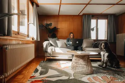 Ein Sitzbereich in der Unterkunft LaVida Wave Lakeside, Interlaken, Ski, free parking
