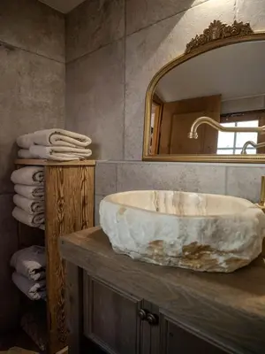 Ein Badezimmer in der Unterkunft Chalet with fireplace and sauna