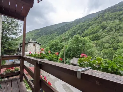 Ein allgemeiner Bergblick oder ein Berglick von der Ferienwohnung aus