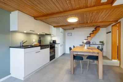 Küche/Küchenzeile in der Unterkunft Spacious Apt near Brienz with Hot Tub & Parking