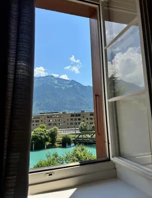 Ein allgemeiner Bergblick oder ein Berglick von der Ferienwohnung aus