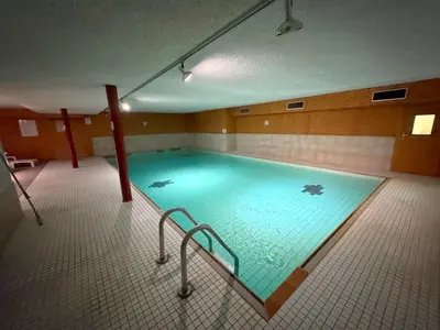 Der Swimmingpool an oder in der Nähe von Residence Veisivis 72, appartement de charme rénové à La Forclaz, Evolène