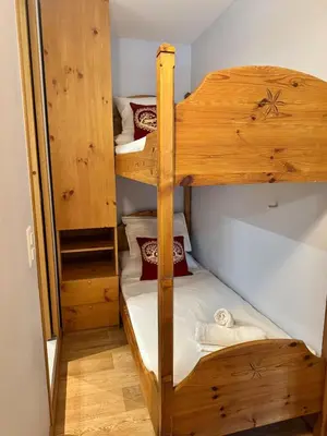 Ein Bett oder Betten in einem Zimmer der Unterkunft Lac & Love - Alpine Escape
