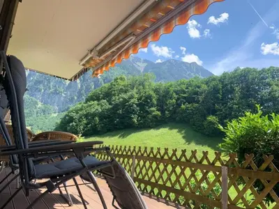 Ein allgemeiner Bergblick oder ein Berglick von der Ferienwohnung aus