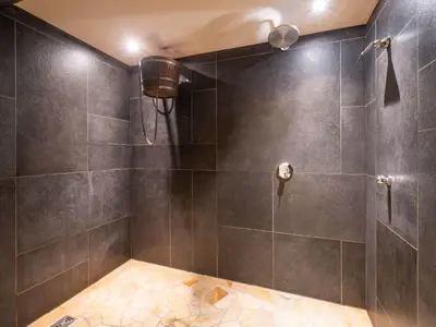 Ein Badezimmer in der Unterkunft Apartment Wohnung Edelweiss direkt in 4 Sterne Hotel by Interhome