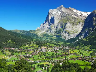 Ein allgemeiner Bergblick oder ein Berglick von des Ferienhauses aus
