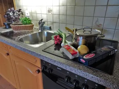 Küche/Küchenzeile in der Unterkunft Apartment Chalet an ruhiger Lage mit schöner Bergsicht by Interhome