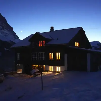 Apartment Chalet an ruhiger Lage mit schöner Bergsicht by Interhome