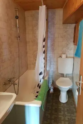 Ein Badezimmer in der Unterkunft Apartment Wärschu by Interhome
